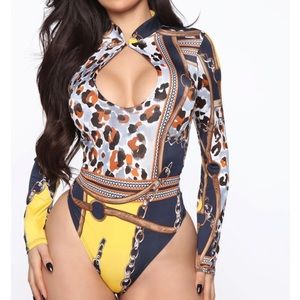 ⛓💙Fashion Nova Body Suit💛🔗